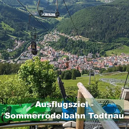 Wohlfuehl-ferienwohnung 80 Qm, 8 Personen, Aussicht & Heimkino * Todtnau